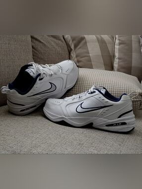 Nike Men’s White and Navy Athletic Air Sneakers *11 WIDE
